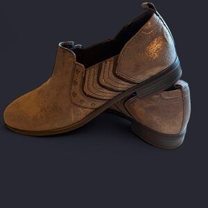 Clarks “Trish Bell” Slip-On Booties – Copper Metallic, Size 8.5